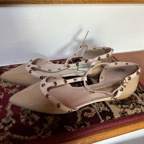 Brand new nude flat patent leather sandals - Picture 2 of 3